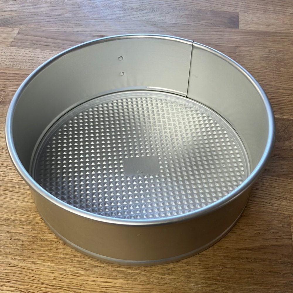 Wilton cake pan round aluminum springform pan 9” inches